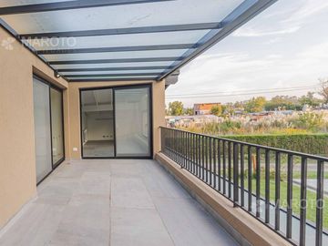 CASA EN VENTA EN BARRIO FINCAS DE MASCHWITZ - CINCO DORMITORIOS - MAROTO PROPIEDADES