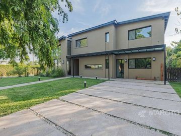 CASA EN VENTA EN BARRIO FINCAS DE MASCHWITZ - CINCO DORMITORIOS - MAROTO PROPIEDADES