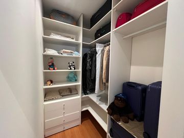 Amplia casa con patio y cochera a la Venta en Wilde Centro
