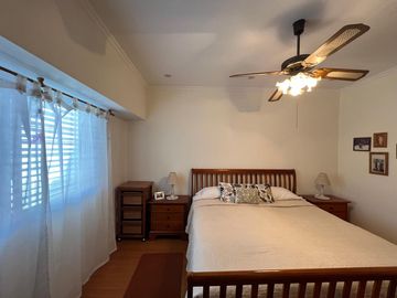 Amplia casa con patio y cochera a la Venta en Wilde Centro