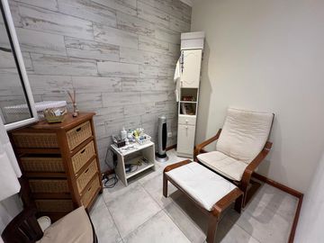 Amplia casa con patio y cochera a la Venta en Wilde Centro