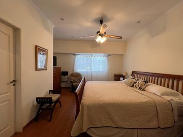 Amplia casa con patio y cochera a la Venta en Wilde Centro
