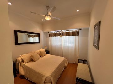 Amplia casa con patio y cochera a la Venta en Wilde Centro