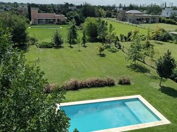 Chacras de la Reserva - Casa de 4 dormitorios con Hermoso Parque (SE ALQUILA POR UN AÑO AMOBLADA)