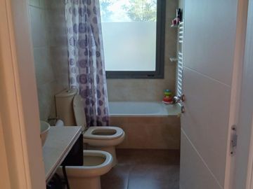 Chacras de la Reserva - Casa de 4 dormitorios con Hermoso Parque (SE ALQUILA POR UN AÑO AMOBLADA)