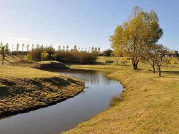Chacras de la Reserva - Casa de 4 dormitorios con Hermoso Parque (SE ALQUILA POR UN AÑO AMOBLADA)