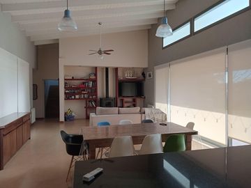 Chacras de la Reserva - Casa de 4 dormitorios con Hermoso Parque (SE ALQUILA POR UN AÑO AMOBLADA)