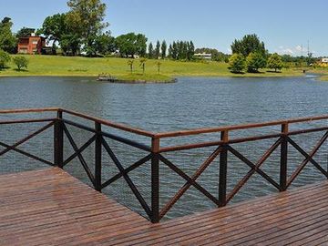 Chacras de la Reserva - Casa de 4 dormitorios con Hermoso Parque (SE ALQUILA POR UN AÑO AMOBLADA)