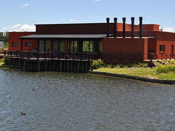 Chacras de la Reserva - Casa de 4 dormitorios con Hermoso Parque (SE ALQUILA POR UN AÑO AMOBLADA)