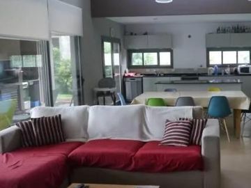 Chacras de la Reserva - Casa de 4 dormitorios con Hermoso Parque (SE ALQUILA POR UN AÑO AMOBLADA)