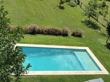 Chacras de la Reserva - Casa de 4 dormitorios con Hermoso Parque (SE ALQUILA POR UN AÑO AMOBLADA)
