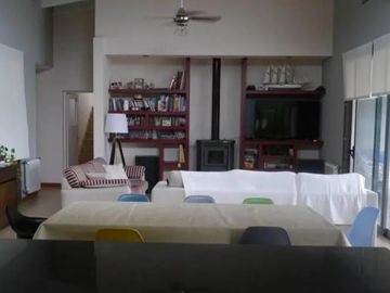 Chacras de la Reserva - Casa de 4 dormitorios con Hermoso Parque (SE ALQUILA POR UN AÑO AMOBLADA)