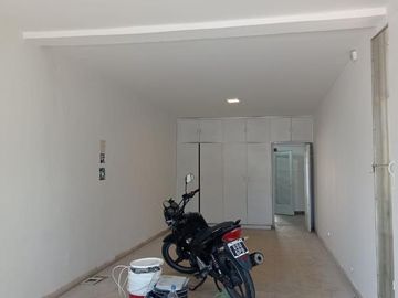 A metros Rafael Nuñez - Una Planta ,  3 dorm 2 Baños, Cochera doble , Vivienda o comercial