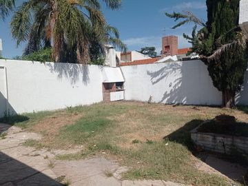 A metros Rafael Nuñez - Una Planta ,  3 dorm 2 Baños, Cochera doble , Vivienda o comercial