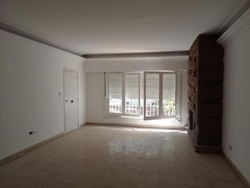 A metros Rafael Nuñez - Una Planta ,  3 dorm 2 Baños, Cochera doble , Vivienda o comercial