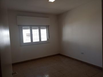 A metros Rafael Nuñez - Una Planta ,  3 dorm 2 Baños, Cochera doble , Vivienda o comercial