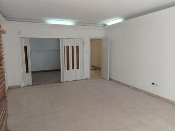 A metros Rafael Nuñez - Una Planta ,  3 dorm 2 Baños, Cochera doble , Vivienda o comercial