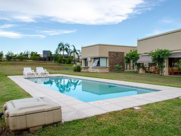 Espectacular casa en venta Club de Campo Loa Nogales