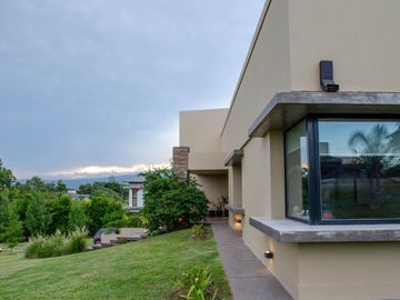 Espectacular casa en venta Club de Campo Loa Nogales