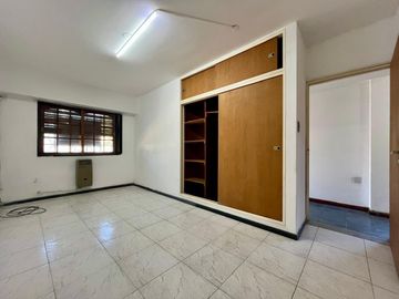 Casa en Zona Sur - 3 dormitorios - Cochera - Patio - Apta crédito.