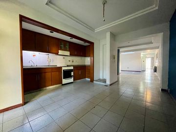 Casa en Zona Sur - 3 dormitorios - Cochera - Patio - Apta crédito.