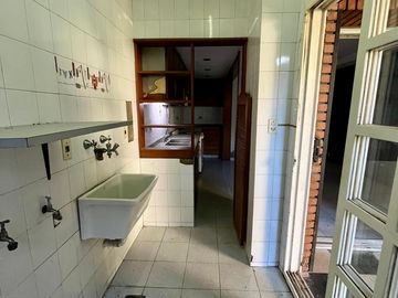 Casa en Zona Sur - 3 dormitorios - Cochera - Patio - Apta crédito.