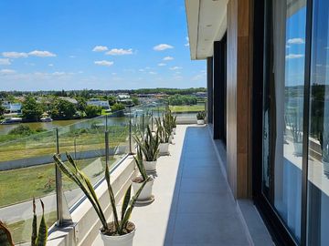 Venta departamento 4 ambientes al rio Vilago Nordelta