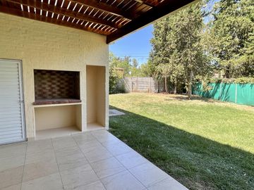 Casa tipo Triplex en Las Margaritas Village Pilar