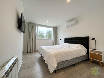 Casa en Venta. Cuatro Dormitorios. Pileta