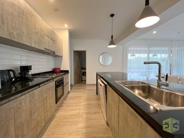 Casa en Venta. Cuatro Dormitorios. Pileta