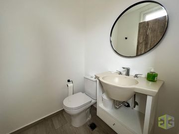 Casa en Venta. Cuatro Dormitorios. Pileta