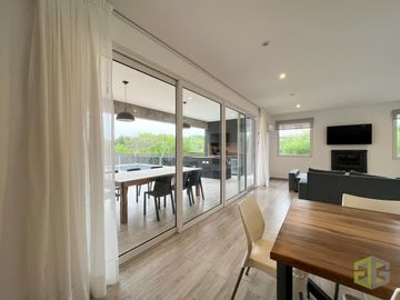 Casa en Venta. Cuatro Dormitorios. Pileta