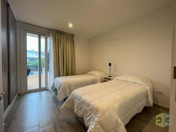 Casa en Venta. Cuatro Dormitorios. Pileta