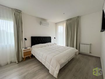 Casa en Venta. Cuatro Dormitorios. Pileta
