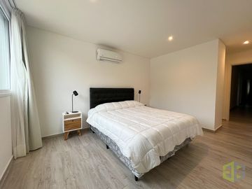 Casa en Venta. Cuatro Dormitorios. Pileta