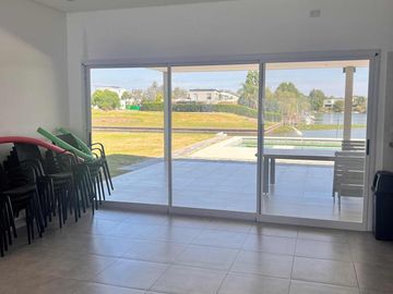 Casa en venta - 4 Dormitorios 2 Baños - Cochera - 1.800Mts2 - Ingeniero Maschwitz, Escobar