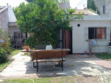 Casa 3 ambientes en venta en Castelar Sur