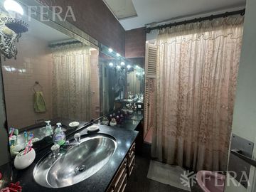 Venta de casa 4 ambientes con cochera y local en Sarandí