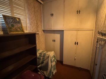 Venta de casa 4 ambientes con cochera y local en Sarandí