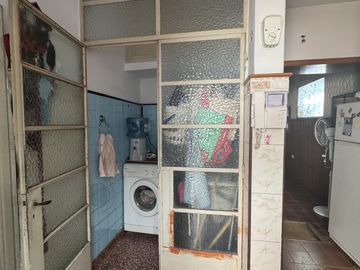 Venta de casa 4 ambientes con cochera y local en Sarandí