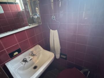 Venta de casa 4 ambientes con cochera y local en Sarandí