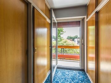 VENTA Casa 5 ambientes Barrio Versalles , patio y cochera para dos autos  PERMUTA - APTO CREDITO