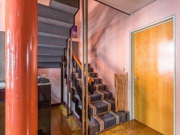 VENTA Casa 5 ambientes Barrio Versalles , patio y cochera para dos autos  PERMUTA - APTO CREDITO