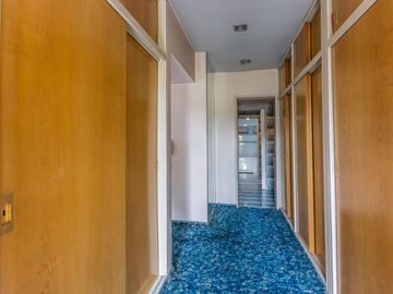 VENTA Casa 5 ambientes Barrio Versalles , patio y cochera para dos autos  PERMUTA - APTO CREDITO