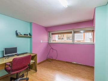 VENTA Casa 5 ambientes Barrio Versalles , patio y cochera para dos autos  PERMUTA - APTO CREDITO