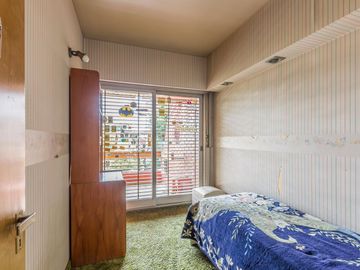 VENTA Casa 5 ambientes Barrio Versalles , patio y cochera para dos autos  PERMUTA - APTO CREDITO