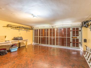 VENTA Casa 5 ambientes Barrio Versalles , patio y cochera para dos autos  PERMUTA - APTO CREDITO