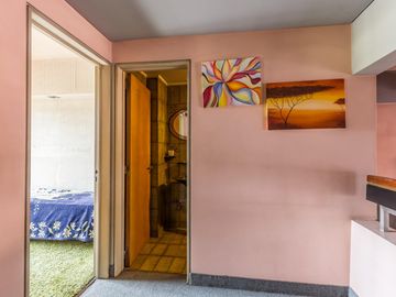 VENTA Casa 5 ambientes Barrio Versalles , patio y cochera para dos autos  PERMUTA - APTO CREDITO