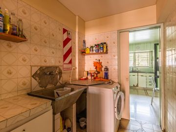 VENTA Casa 5 ambientes Barrio Versalles , patio y cochera para dos autos  PERMUTA - APTO CREDITO
