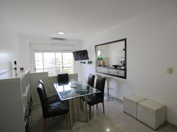EXCELENTE SEMIPISO DE 2 AMBIENTES CON BALCON Y COCHERA CUBIERTA - VILLA PUEYRREDON